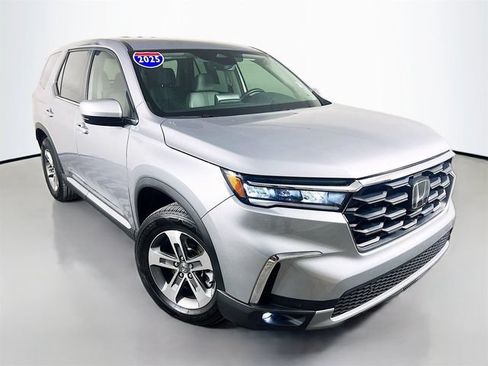 Used 2025 Honda Pilot EX-L image 2