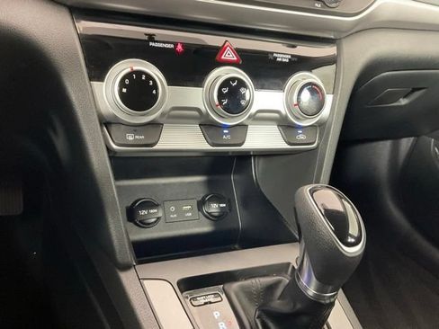 Used 2019 Hyundai Elantra SE w/ Cargo Package FWD image 10