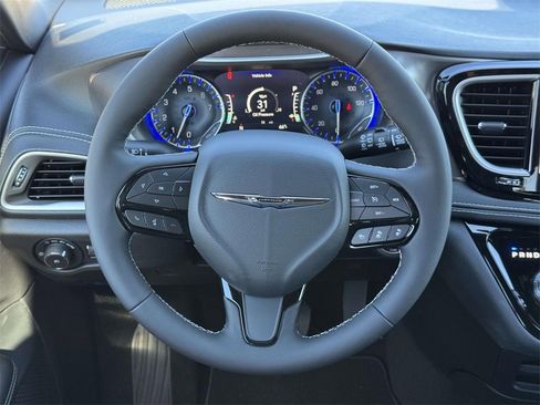 New 2026 Chrysler Pacifica Select w/ S Appearance Package image 17