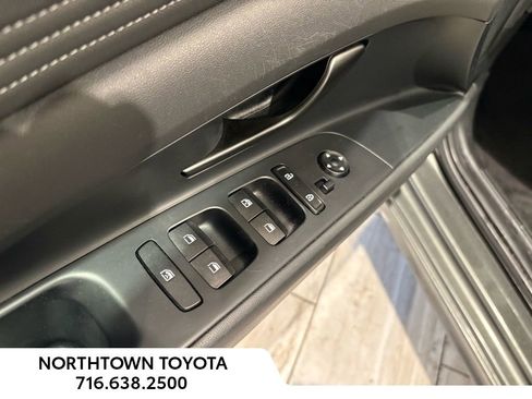 Used 2025 Hyundai Elantra SEL image 26