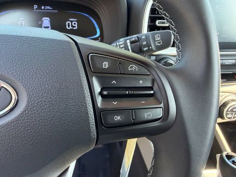 Used 2023 Hyundai Venue SEL FWD image 22