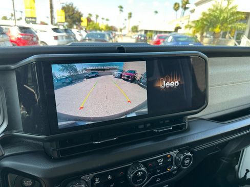 Used 2025 Jeep Wrangler Unlimited Sahara AWD/4WD image 23
