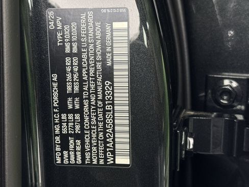 Certified 2025 Porsche Macan image 20