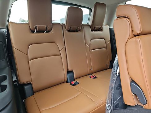 New 2026 Nissan Pathfinder Platinum image 14