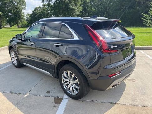 Used 2023 Cadillac XT4 Premium Luxury FWD image 3