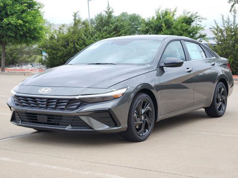 New 2026 Hyundai Elantra SEL Sport Premium FWD image 2