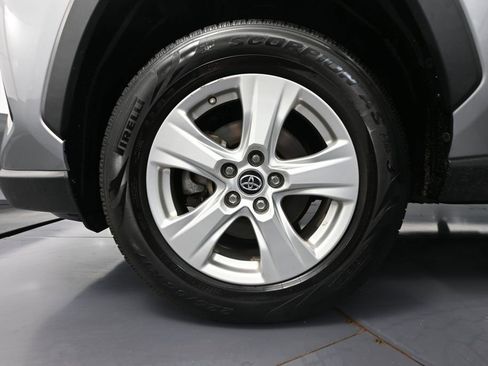 Used 2019 Toyota RAV4 LE w/ Carpet Mat Package AWD/4WD image 17