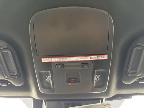 Used 2025 Toyota Camry SE FWD image 6