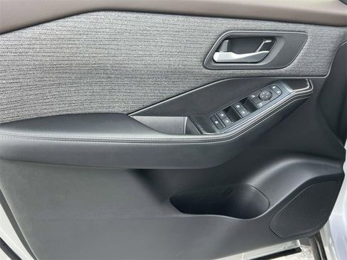 Certified 2023 Nissan Rogue SV image 29