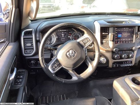Used 2019 RAM 1500 Laramie AWD/4WD image 9