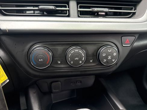 Certified 2024 Chevrolet Trax RS w/ Sunroof Package image 17