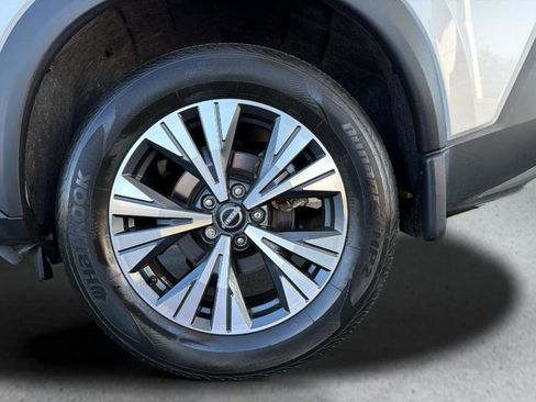 Certified 2023 Nissan Rogue SV image 15