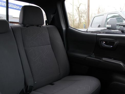 Used 2019 Toyota Tacoma TRD Off-Road w/ Technology Package image 14