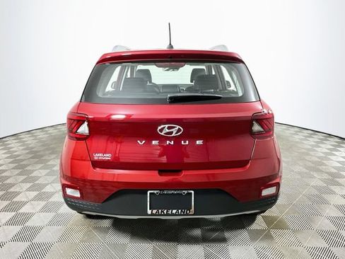 Used 2025 Hyundai Venue Limited FWD image 4