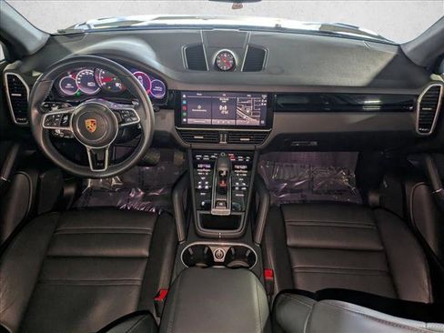 Used 2023 Porsche Cayenne Platinum Edition image 17