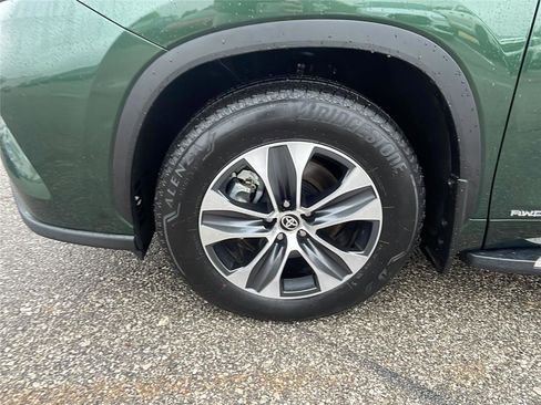 Used 2025 Toyota Highlander XLE image 10