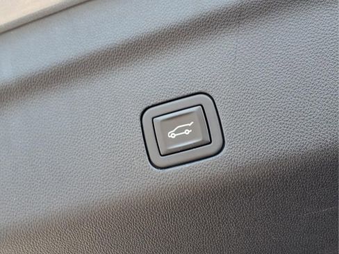 Used 2023 Chevrolet Tahoe LT image 33