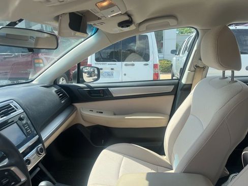 Used 2019 Subaru Outback 2.5i AWD/4WD image 11