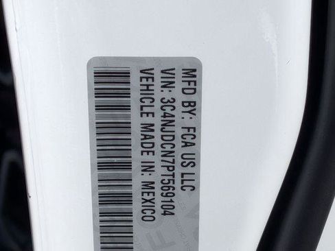 Certified 2023 Jeep Compass Limited image 32