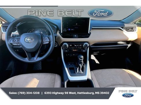 Used 2024 Toyota RAV4 XLE FWD image 14