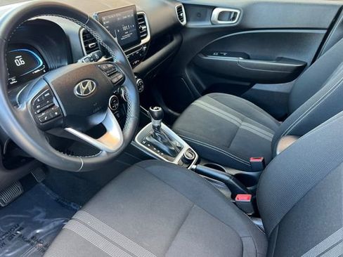 Used 2025 Hyundai Venue SEL image 10