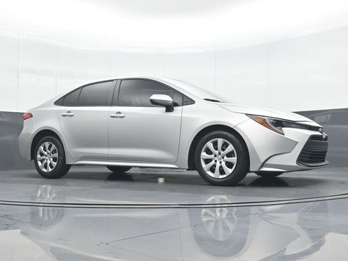 Used 2023 Toyota Corolla LE image 31