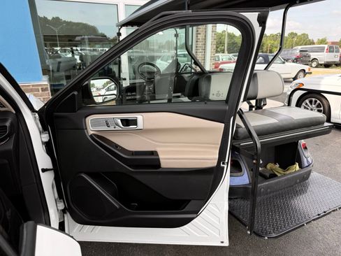 Used 2020 Ford Explorer Limited RWD image 32
