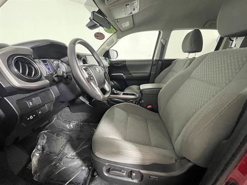 Certified 2021 Toyota Tacoma SR5 AWD/4WD image 9