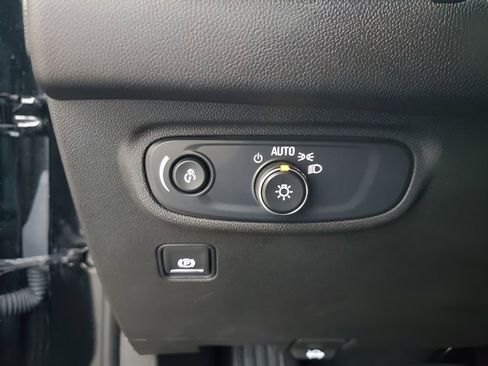 Used 2024 GMC Terrain SLE image 32