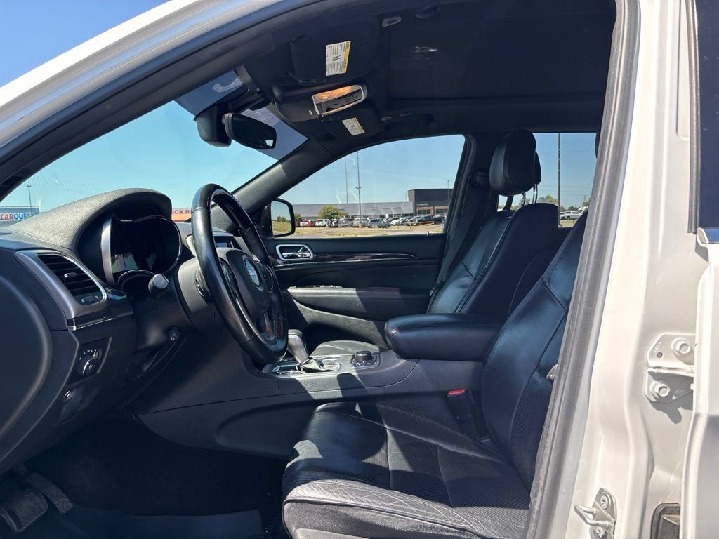 Used 2018 Jeep Grand Cherokee Overland AWD/4WD image 10