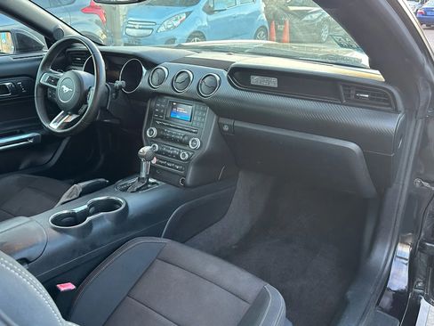 Used 2015 Ford Mustang Coupe RWD image 19