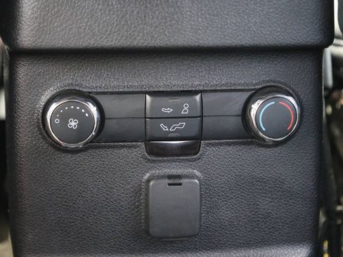 Used 2017 Ford Explorer XLT w/ Equipment Group 202A AWD/4WD image 23