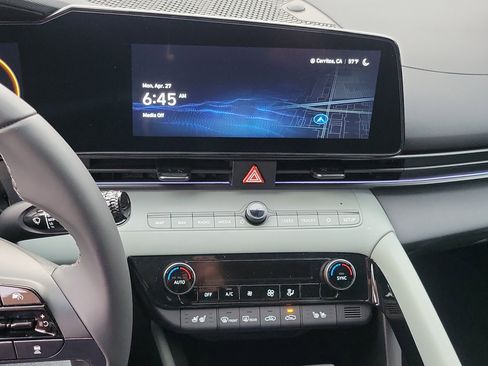 Certified 2025 Hyundai Elantra Limited w/ Cargo Package FWD image 14