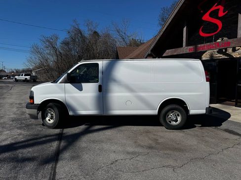 Used 2018 Chevrolet Express 2500 w/ Driver Convenience Package image 2