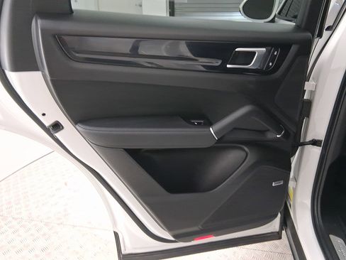 Used 2022 Porsche Cayenne S image 23