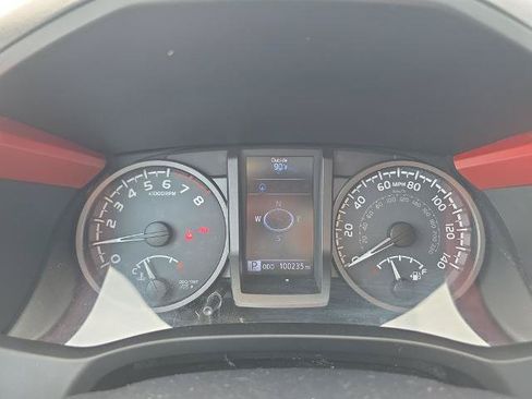 Used 2019 Toyota Tacoma TRD Sport AWD/4WD image 26