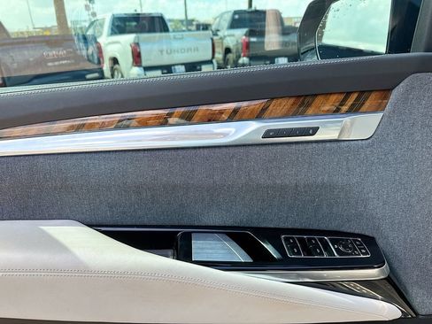 Used 2025 Cadillac Escalade Sport Platinum w/ LPO, Floor Liner Package AWD/4WD image 8