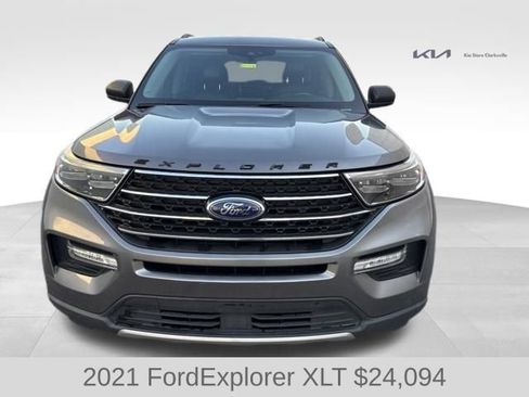 Used 2021 Ford Explorer XLT w/ Equipment Group 202A RWD image 3