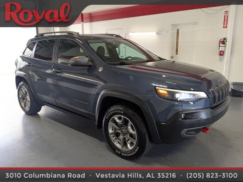 Used 2019 Jeep Cherokee Trailhawk image 5