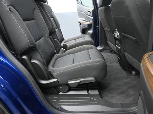 Used 2023 GMC Acadia SLE w/ Driver Convenience Package image 16