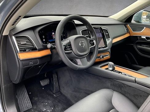 Used 2023 Volvo XC90 B6 Plus w/ Protection Package Premier image 17