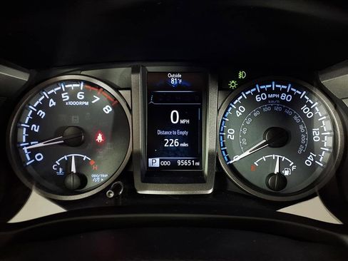 Used 2016 Toyota Tacoma TRD Sport image 10