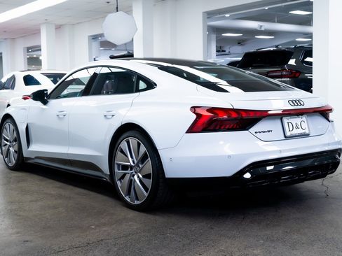 Used 2022 Audi e-tron GT Prestige w/ Prestige Package image 4