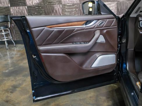 Used 2019 Maserati Levante GranLusso image 37