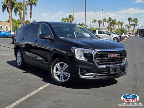 Used 2024 GMC Terrain SLE image 1