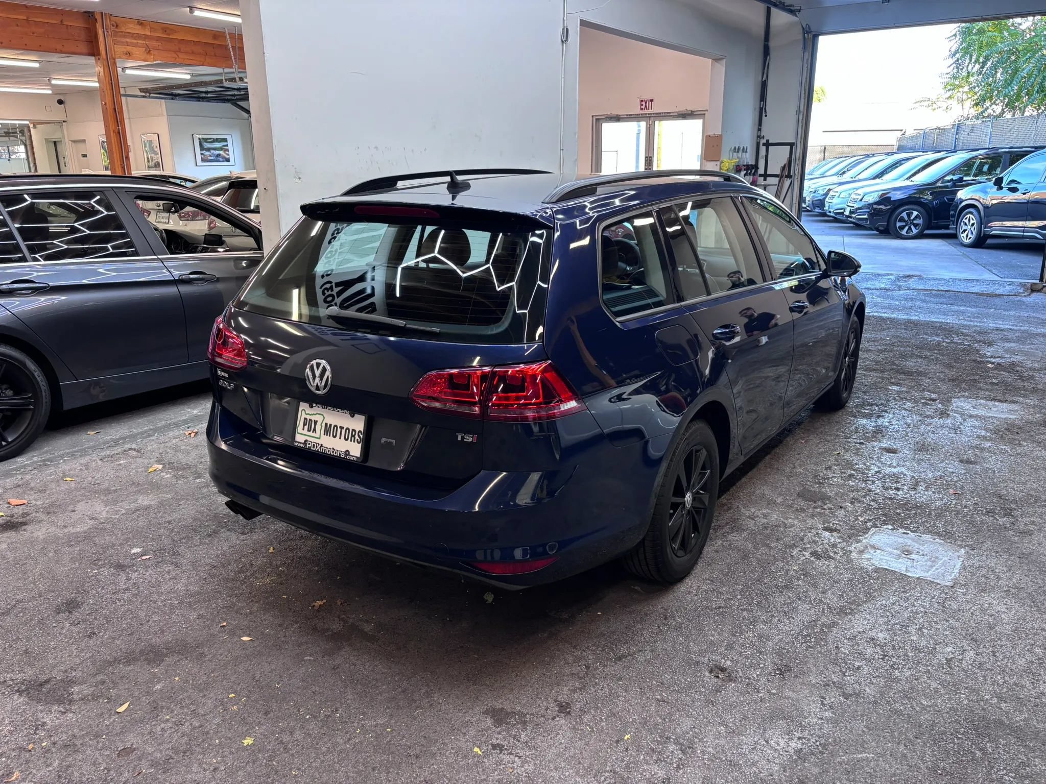 Used 2015 Volkswagen Golf S FWD image 5