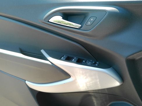 Certified 2024 Chevrolet Trax LS w/ LS Convenience Package FWD image 12