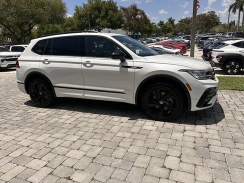 Used 2023 Volkswagen Tiguan SE R-Line FWD image 15