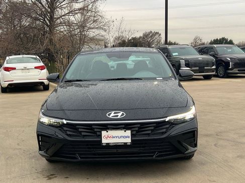 New 2026 Hyundai Elantra SE image 2