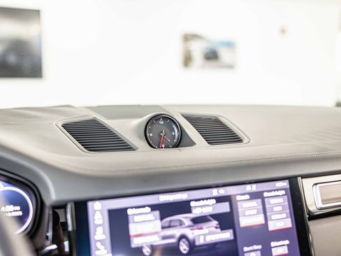 Used 2021 Porsche Cayenne GTS image 28